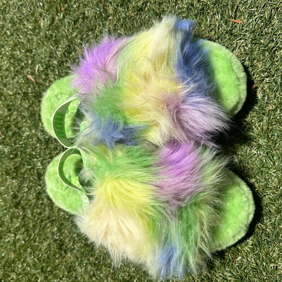 UGG- Slippers - Picture 4 of 4